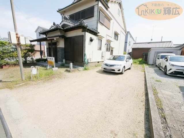 高砂市高砂町藍屋町　中古戸建の駐車場