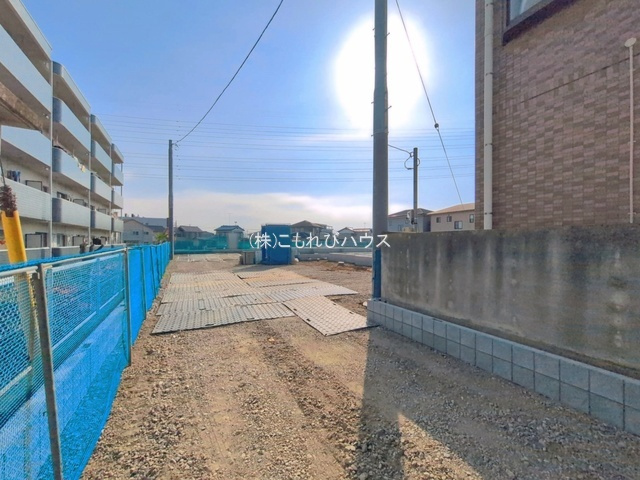 鴻巣市天神2丁目　新築一戸建て　（2区画）02の前面道路含む現地写真|撮影：'26/04/21