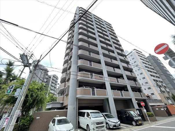 【外観】 | コアマンション美野島 | 博多駅まで自転車圏内に位置するマンションです！最寄りのバス停までは徒歩1分と利便性の高い立地です◎