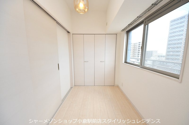 アンレーヴ門司駅前の洋室