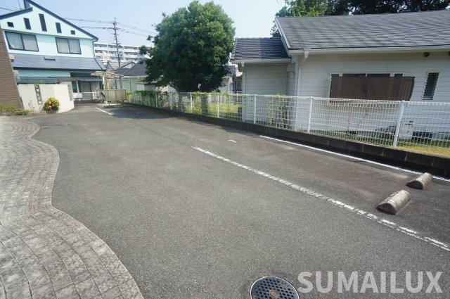 ラ・メール新大江の駐車場
