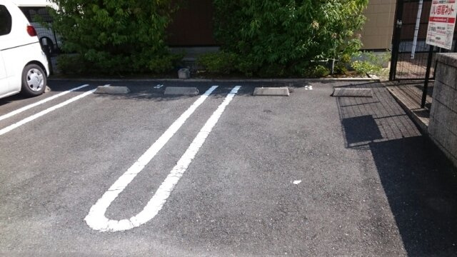 アネックス久我の杜Ⅲの駐車場