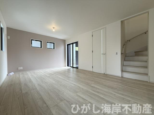 茅ヶ崎市南湖4丁目　新築戸建　全２棟の居間・リビング|17.8帖　LDK