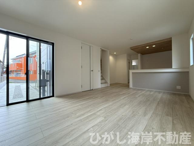 茅ヶ崎市南湖4丁目　新築戸建　全２棟の居間・リビング|17.8帖　LDK