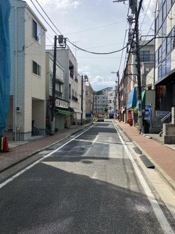 戸建 横浜市神奈川区松本町４丁目の前面道路含む現地写真