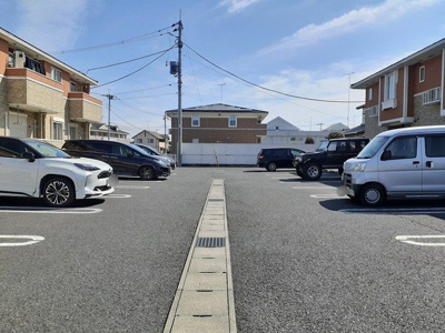 【駐車場】 | エレガンス　Ｂ