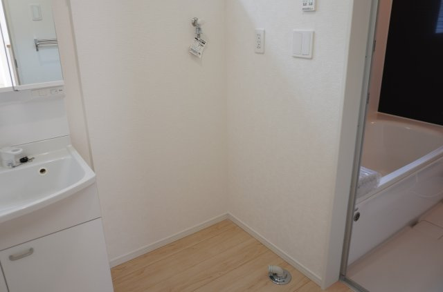 草加市瀬崎5丁目 新築分譲住宅 全10棟 10号棟のランドリースペース