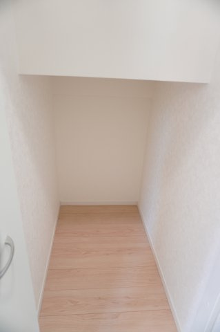 草加市瀬崎5丁目 新築分譲住宅 全10棟 10号棟の収納|階段下