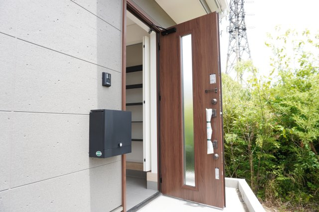 草加市瀬崎5丁目 新築分譲住宅 全10棟 10号棟の玄関