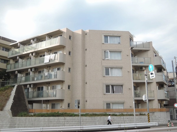 セントパレス鷺沼の外観