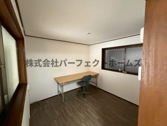禁野本町1丁目戸建　賃貸の洋室|使い勝手のいい洋室です