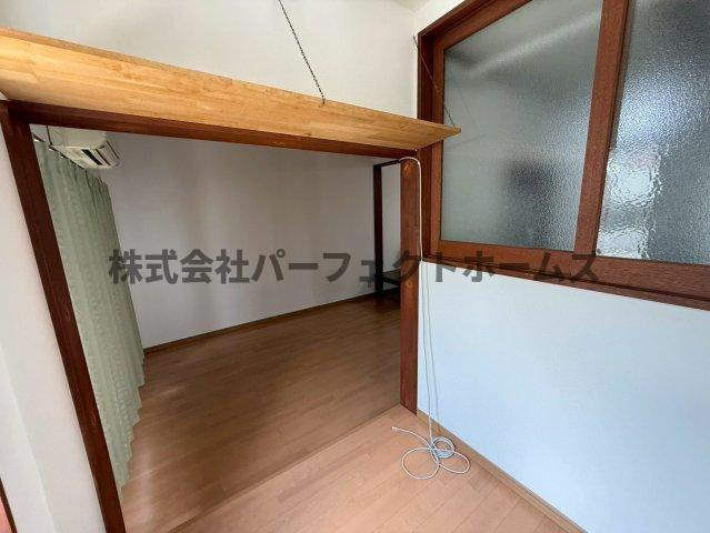 禁野本町1丁目戸建　賃貸の洋室|落ち着いた色調の洋室です