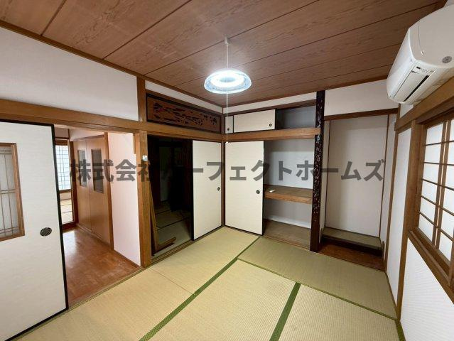 禁野本町1丁目戸建　賃貸の和室|ゆったりとくつろげる和室です