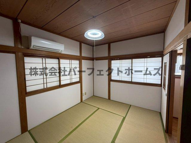 禁野本町1丁目戸建　賃貸の和室|柔らかい畳が心地よい和室