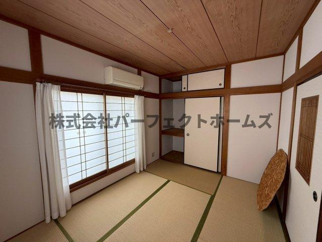 禁野本町1丁目戸建　賃貸の和室|畳の上でゆっくりとくつろげる和室です