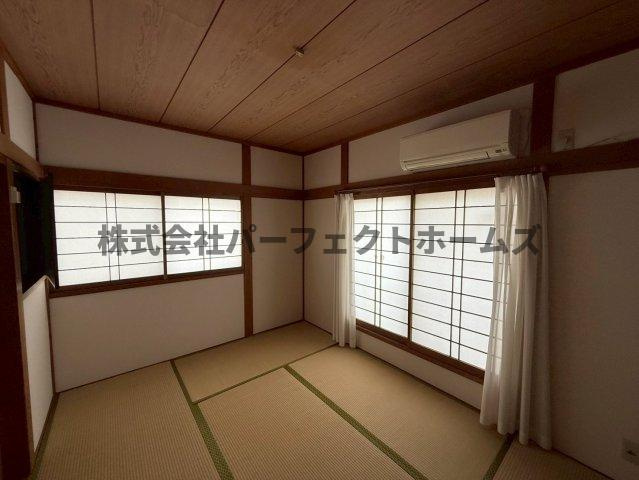 禁野本町1丁目戸建　賃貸の和室|和室、ちょっとしたくつろぎスペースにいかがでしょうか