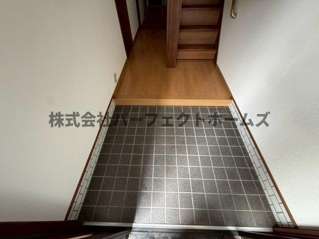 禁野本町1丁目戸建　賃貸の玄関|シンプルで使いやすい玄関です