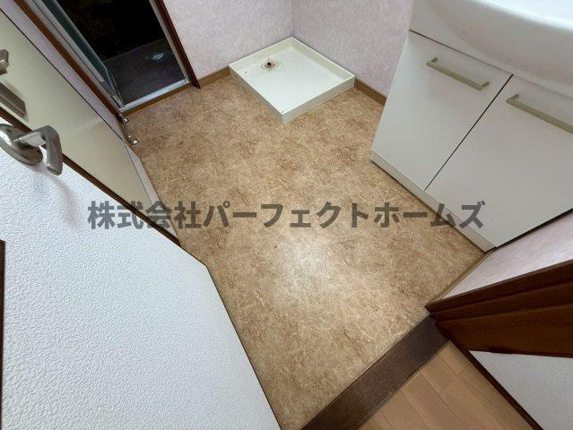 禁野本町1丁目戸建　賃貸の洗面所|脱衣スペースもあります
