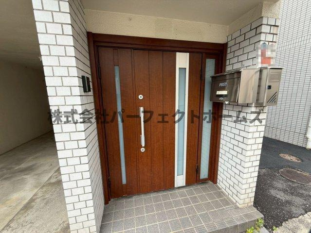 禁野本町1丁目戸建　賃貸の玄関|落ち着いた玄関です