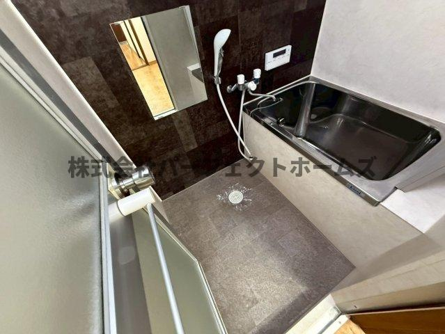 禁野本町1丁目戸建　賃貸の浴室|落ち着いた空間のお風呂です