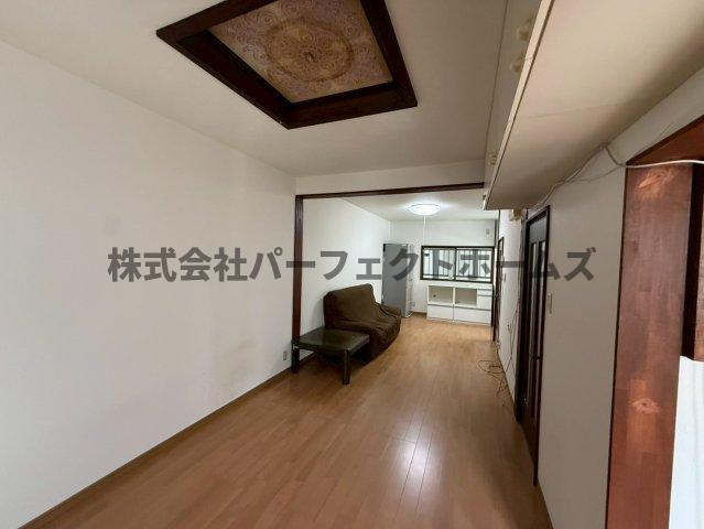 禁野本町1丁目戸建　賃貸の居間・リビング|おしゃれな居間です
