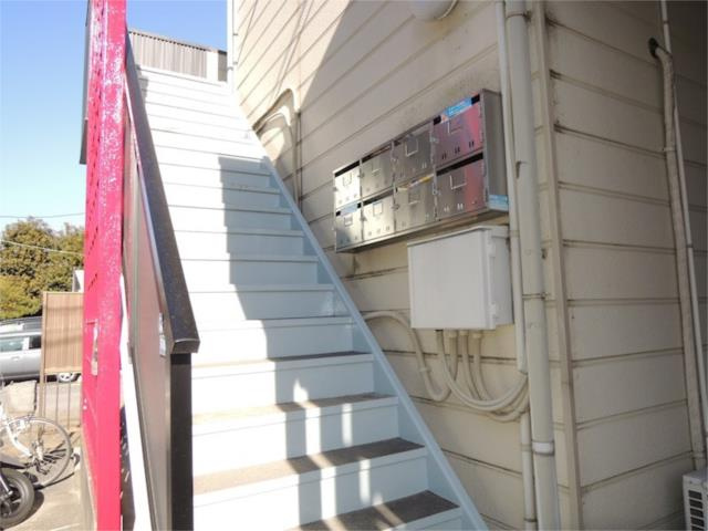 川崎市多摩区菅５丁目のアパートのエントランス