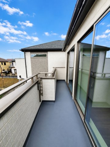三郷市　戸ケ崎　新築戸建　全2棟のバルコニー|お洗濯にも便利なバルコニー