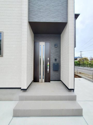 三郷市　戸ケ崎　新築戸建　全2棟の玄関|シンプルで使いやすい玄関です