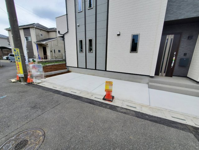 三郷市　戸ケ崎　新築戸建　全2棟の駐車場|駐車場があるので、車を買う予定の方も安心です