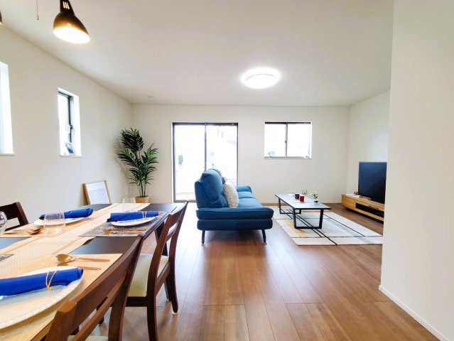 三郷市　戸ケ崎　新築戸建　全2棟の居間・リビング|おしゃれな居間です