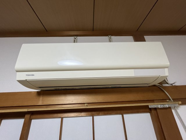 さいたま市岩槻区貸家の設備|エアコンが3台設置されています