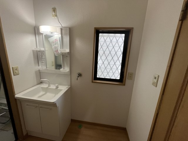 さいたま市岩槻区貸家の洗面所|忙しい朝には欠かせない洗面所です