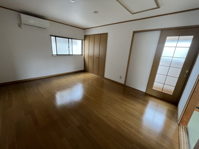 さいたま市岩槻区貸家の洋室|二階洋室です