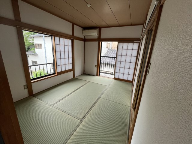 さいたま市岩槻区貸家の和室|二階和室です