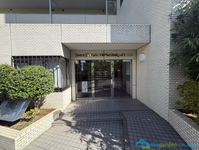 ライオンズマンション東海大学前のエントランス