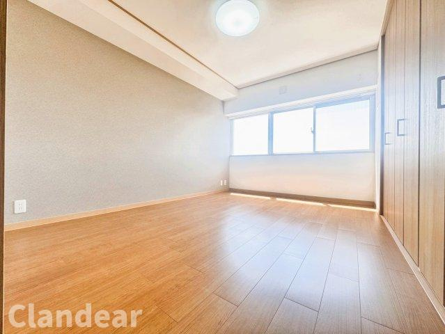 グリーンパーク第9綾瀬の洋室|ドキドキの新生活も、安心してスタート。ぴったりの住まいを見つけませんか？クランディアが一緒に住まい選びをサポートします‼　まずは、お気軽にお問合せください　＃クランディア