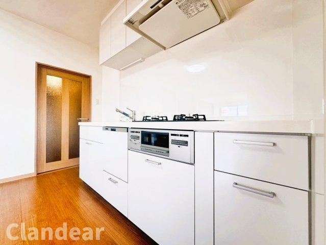 グリーンパーク第9綾瀬のキッチン|ドキドキの新生活も、安心してスタート。ぴったりの住まいを見つけませんか？クランディアが一緒に住まい選びをサポートします‼　まずは、お気軽にお問合せください　＃クランディア