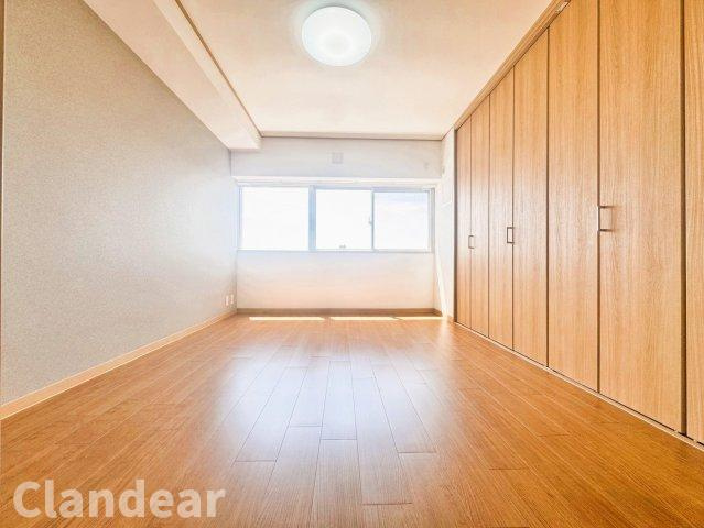 グリーンパーク第9綾瀬の洋室|ドキドキの新生活も、安心してスタート。ぴったりの住まいを見つけませんか？クランディアが一緒に住まい選びをサポートします‼　まずは、お気軽にお問合せください　＃クランディア