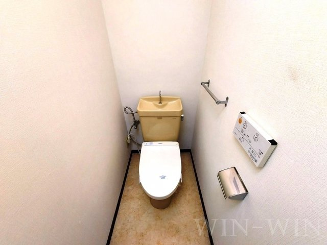 レ・セゾン菰口 Aのトイレ|イメージ（同建物内別部屋の写真です）