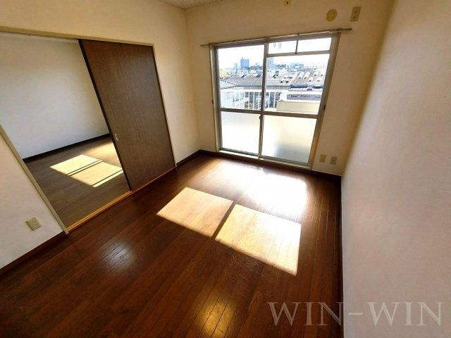 レ・セゾン菰口 Aの居間・リビング|イメージ（同建物内別部屋の写真です）