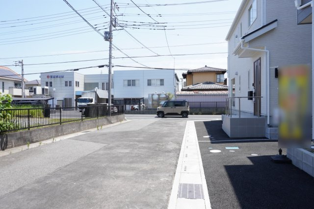 越谷市大字大林 新築分譲住宅 全2棟 1号棟の玄関