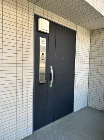 ルジェンテ南大塚の玄関