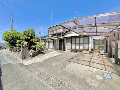 売中古戸建　中央区初生町の外観|カーポート付き！スペースを有効活用した使いやすい設計です。