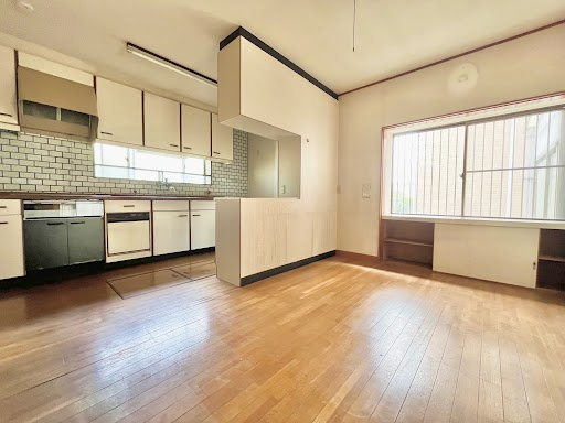 売中古戸建　中央区初生町のキッチン|使い勝手の良いダイニングキッチンで、食事と調理をスムーズに。