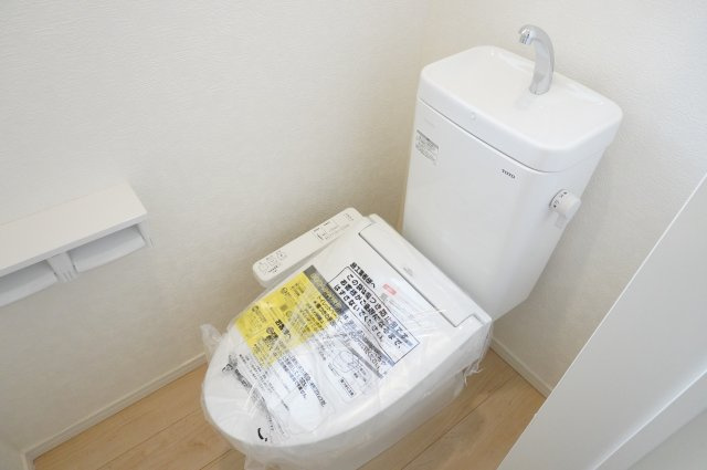越谷市大字大林 新築分譲住宅 全2棟 2号棟のトイレ|2階