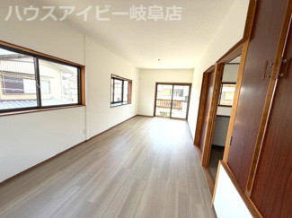 【居間・リビング】 | 本巣市七五三リフォーム済み中古住宅築35年！小学校まで徒歩3分！モレラ岐阜までお車で約5分です♪ | 本巣市七五三リフォーム済み中古住宅築35年！小学校まで徒歩3分！モレラ岐阜までお車で約5分です♪