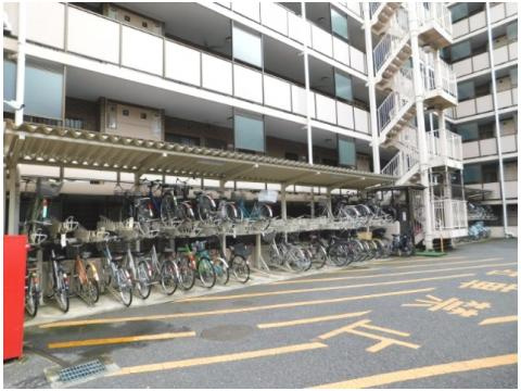 朝日パリオ入間市の駐輪場