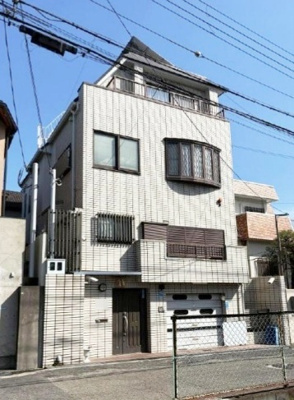 【外観】 | 西宮市甲子園五番町　中古戸建 | シャッター付車庫2台駐車可、オール電化の４階建、広々5LDK2Sの住まい