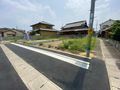 【前面道路含む現地写真】 | 【プレイワーク千原町1丁目】条東小・新築建売・土地35坪・4LDK | 前面道路含む現地写真です