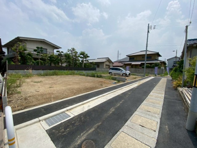 【前面道路含む現地写真】 | 【プレイワーク千原町1丁目】条東小・新築建売・土地35坪・4LDK | 前面道路含む現地写真です